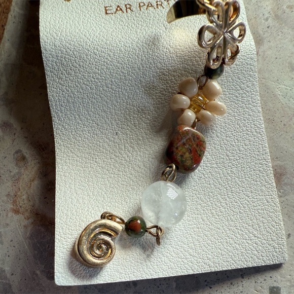 Free People Gold Tone Shell Flower Ear Party - Picture 2 of 4